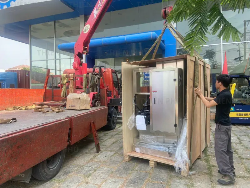 bàn giao dây chuyền chiết rót dầu nhớt cho công ty Việt Pháp