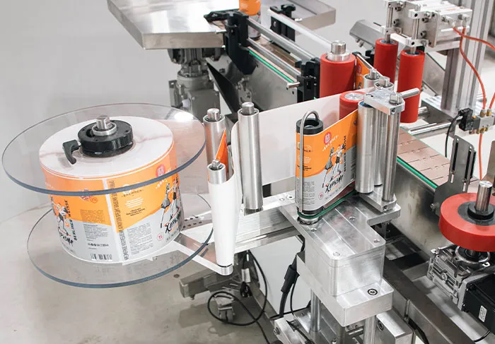 giai phap dan nhan chuyen nghiep cho chai nuoc sot salad 03