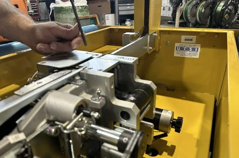 7 Lỗi Thường Gặp Ở Máy Đóng Đai Tự Động & Cách Khắc Phục Hiệu Quả – Hướng Dẫn Kỹ Thuật Chi Tiết 5 cac loi thuong gap o may dong dai tu dong 01