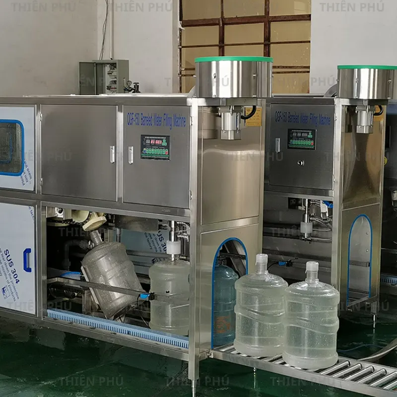 máy chiết rót 3in1 trong dây chuyền chiết rót nước đóng bình tại Hải Phòng