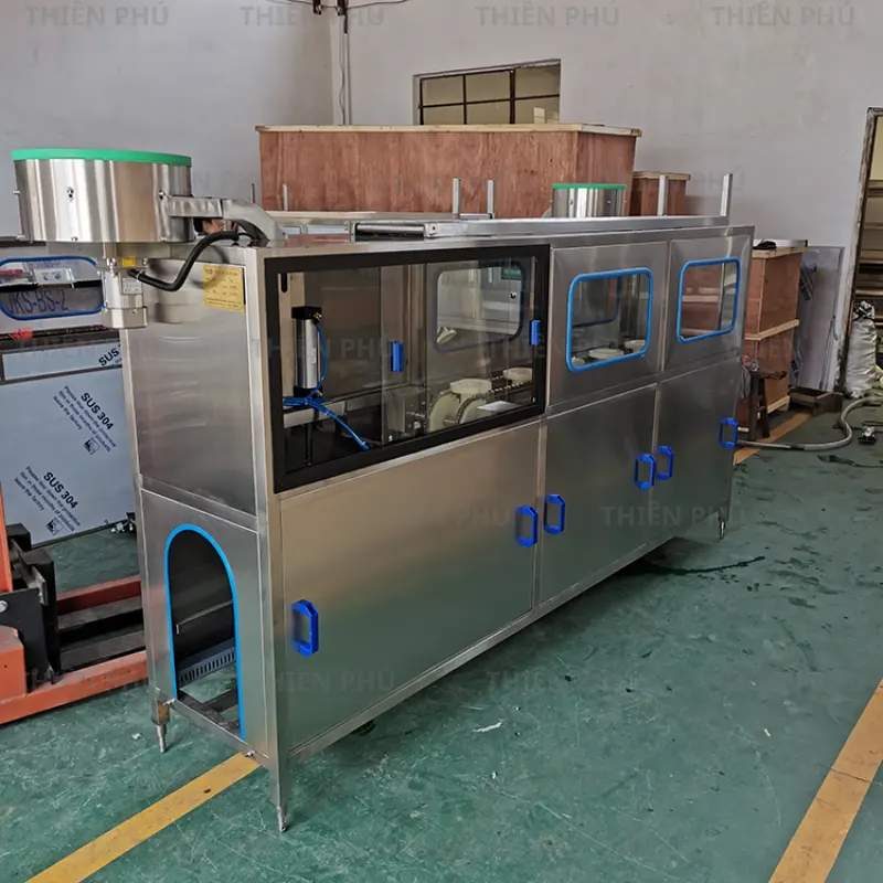 máy chiết rót 3in1 trong dây chuyền chiết rót nước đóng bình tại Hải Phòng