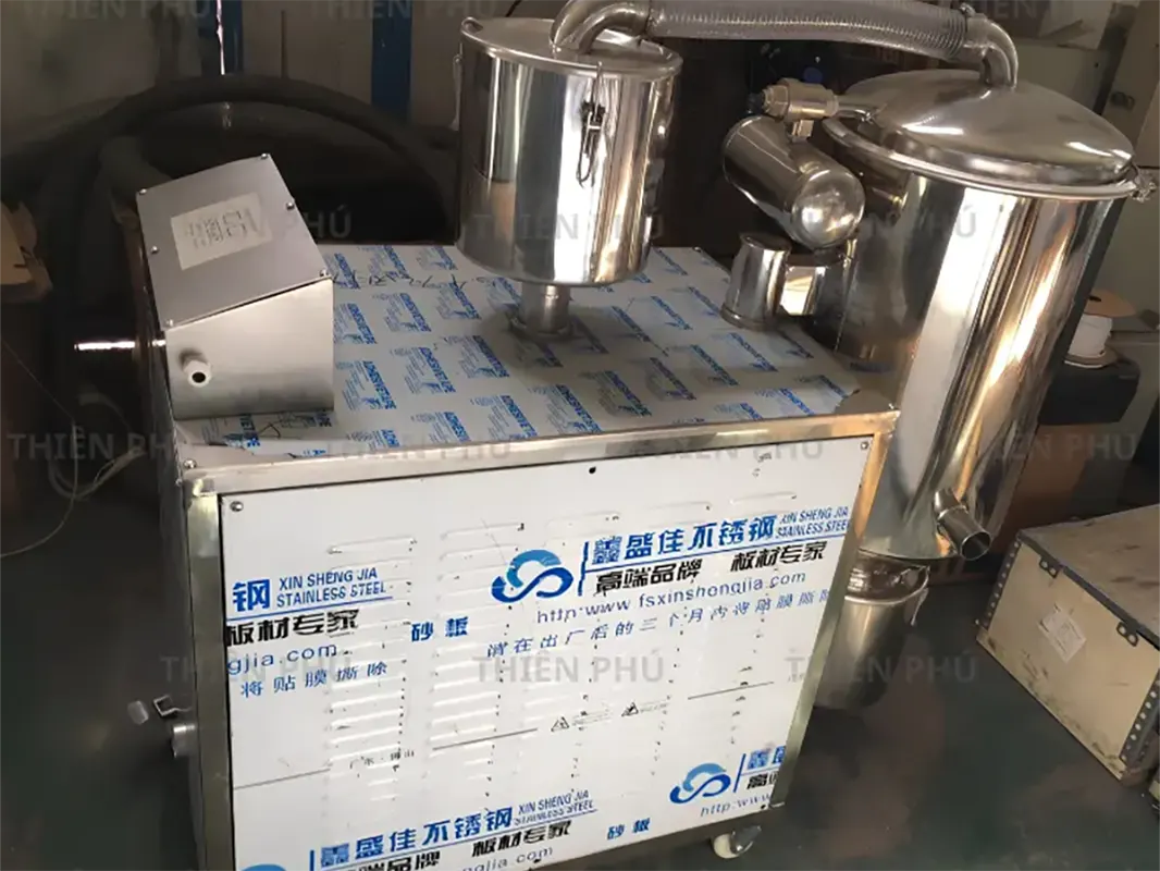 bàn giao máy cấp liệu chân không tại Long An