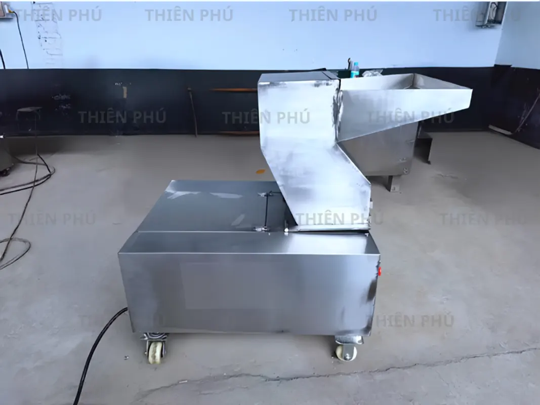 bàn giao máy nghiền xương cho công TRAPHACO