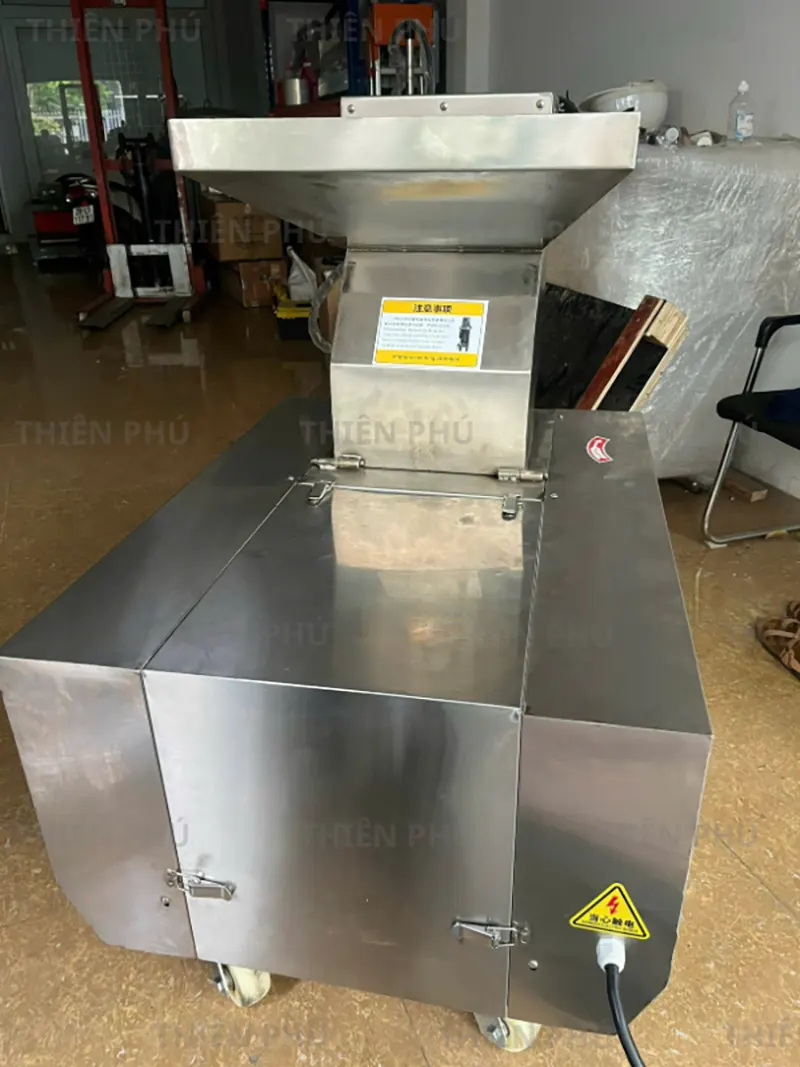 bàn giao máy nghiền xương cho công TRAPHACO
