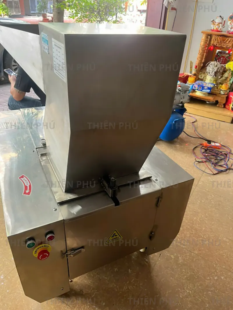 bàn giao máy nghiền xương cho công TRAPHACO
