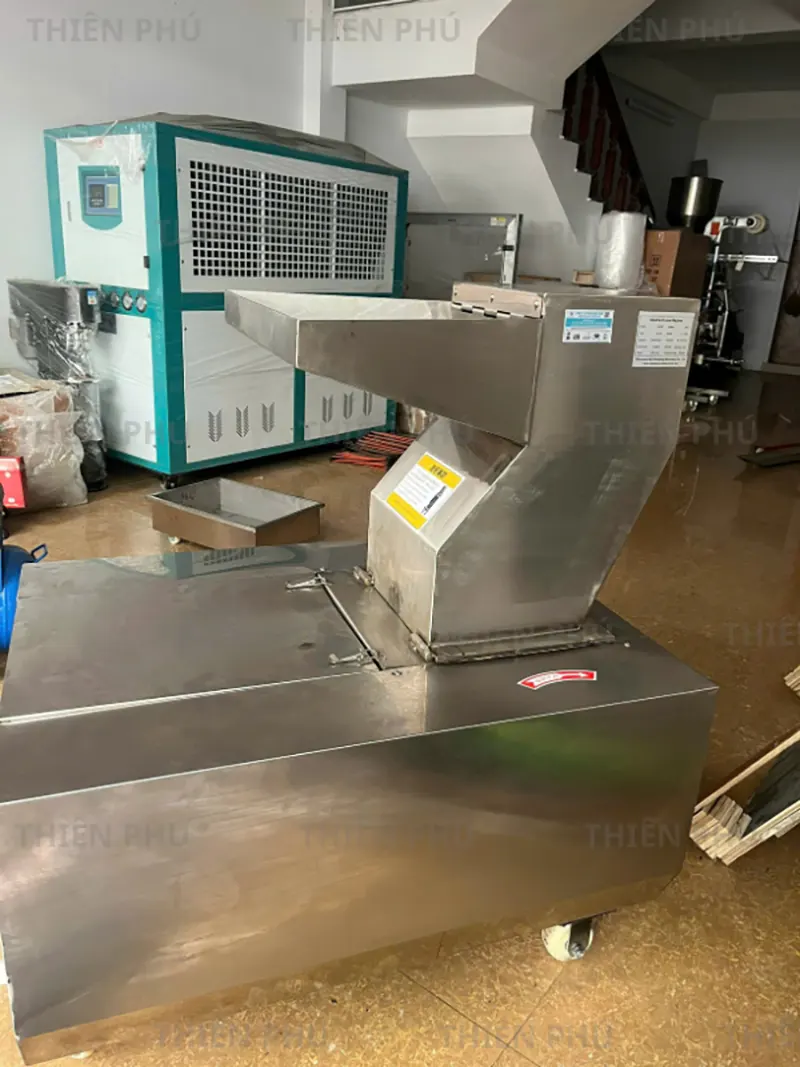 bàn giao máy nghiền xương cho công TRAPHACO