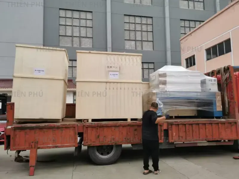vận chuyển dây chuyền chiết rót nước đóng bình đến Hải Phòng
