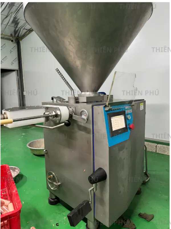 Bàn Giao Dây Chuyền Sản Xuất Xúc Xích Cho Hợp Tác tại Tuyên Quang