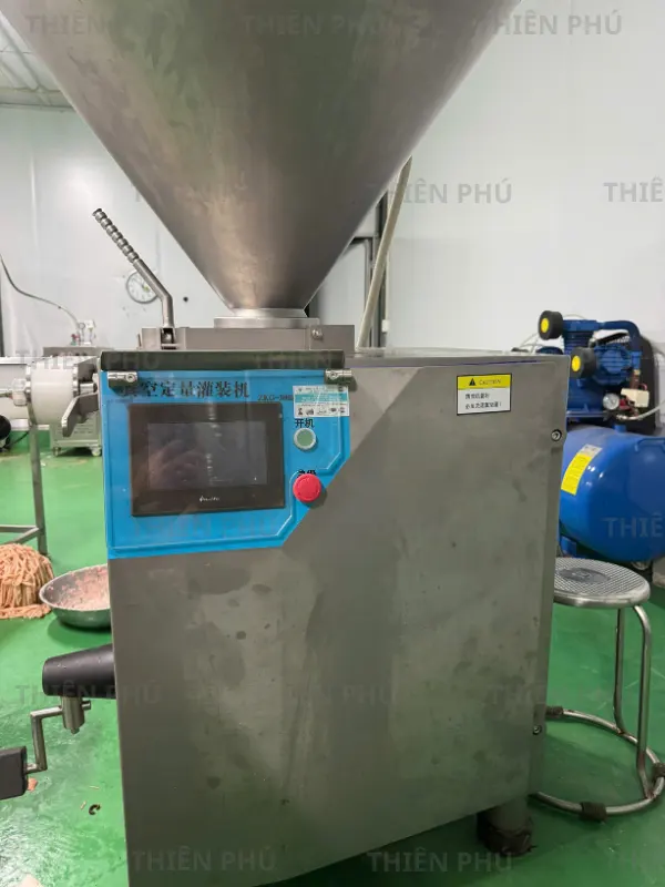 Bàn Giao Dây Chuyền Sản Xuất Xúc Xích Cho Hợp Tác tại Tuyên Quang