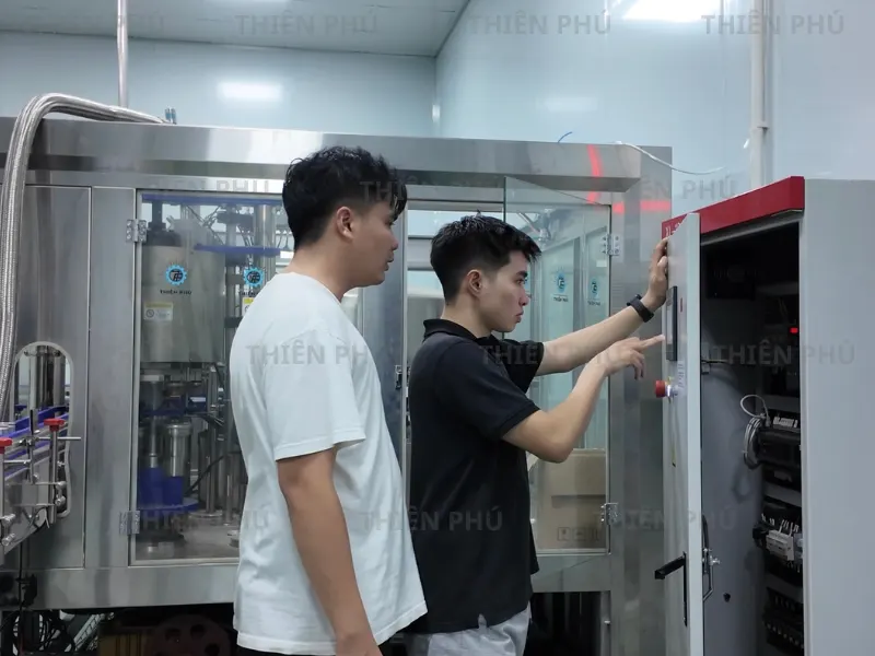 bàn giao dây chuyền nước cho công ty DH FOODS
