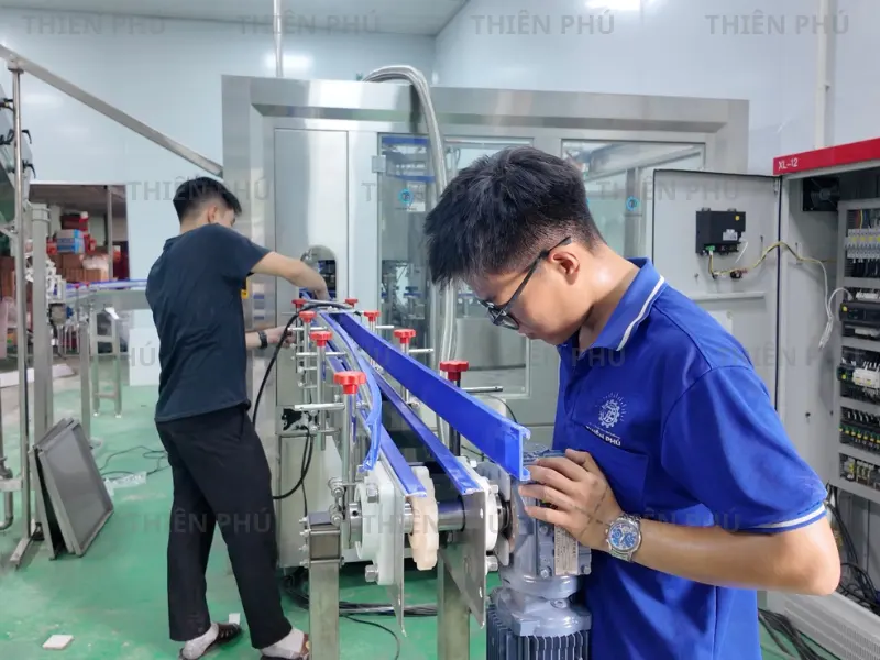bàn giao dây chuyền nước cho công ty DH FOODS