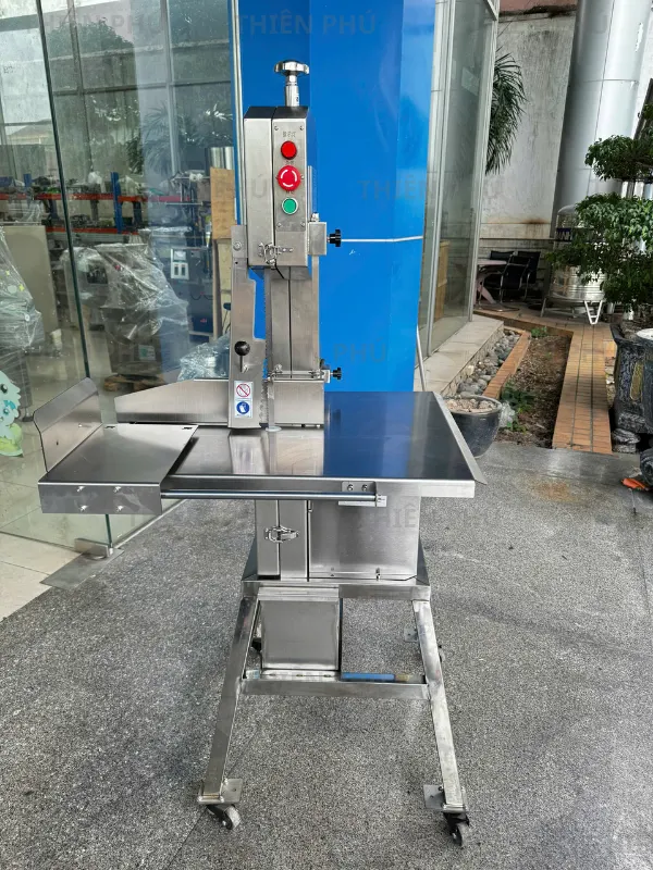 Bàn Giao Máy Cưa Xương cho Khách Sạn Chains Caravelle