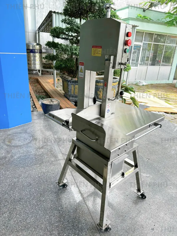 Bàn Giao Máy Cưa Xương cho Khách Sạn Chains Caravelle