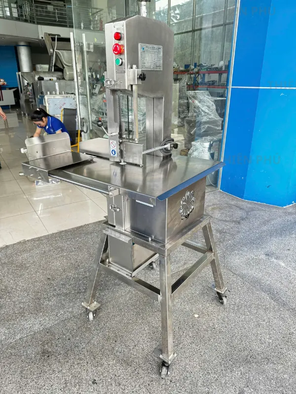 Bàn Giao Máy Cưa Xương cho Khách Sạn Chains Caravelle