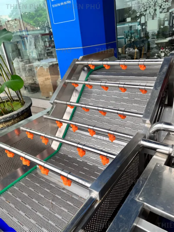 bàn giao máy rửa rau củ cho công ty Lộc Thủy