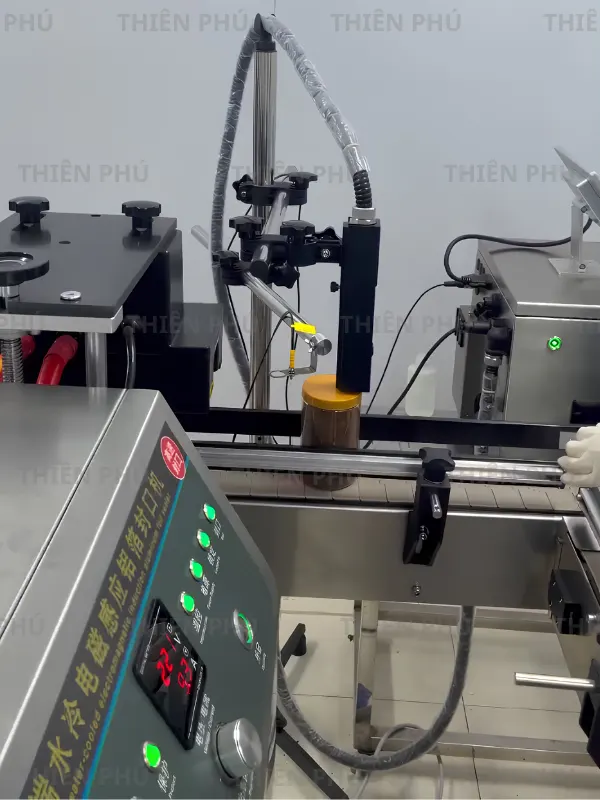 bàn giao dây chuyền chiết rót bột cà phê cho công ty HM