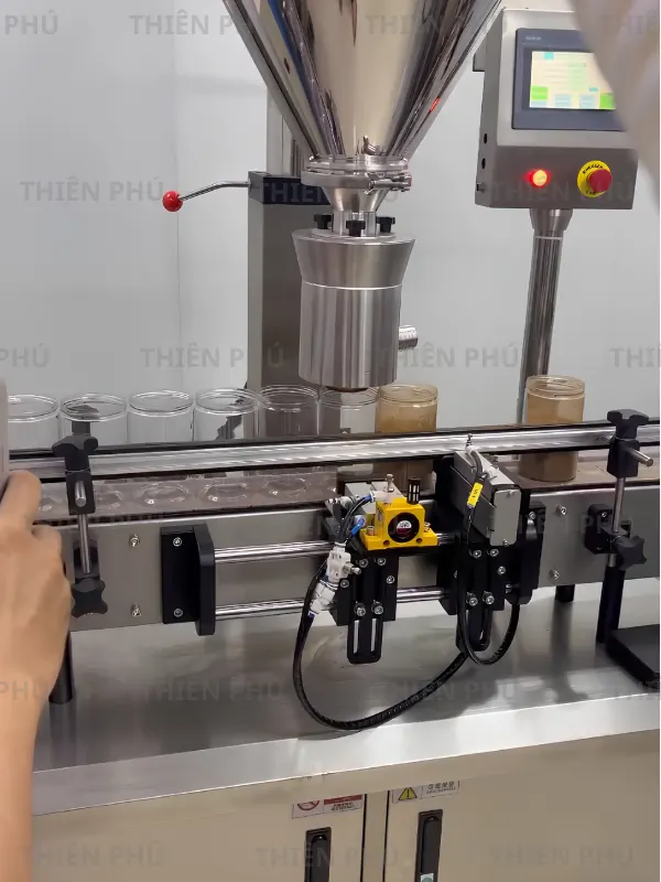 bàn giao dây chuyền chiết rót bột cà phê cho công ty HM