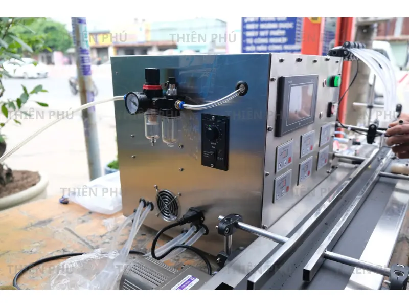 bàn giao máy chiết rót tự động cho công ty Nam Dương