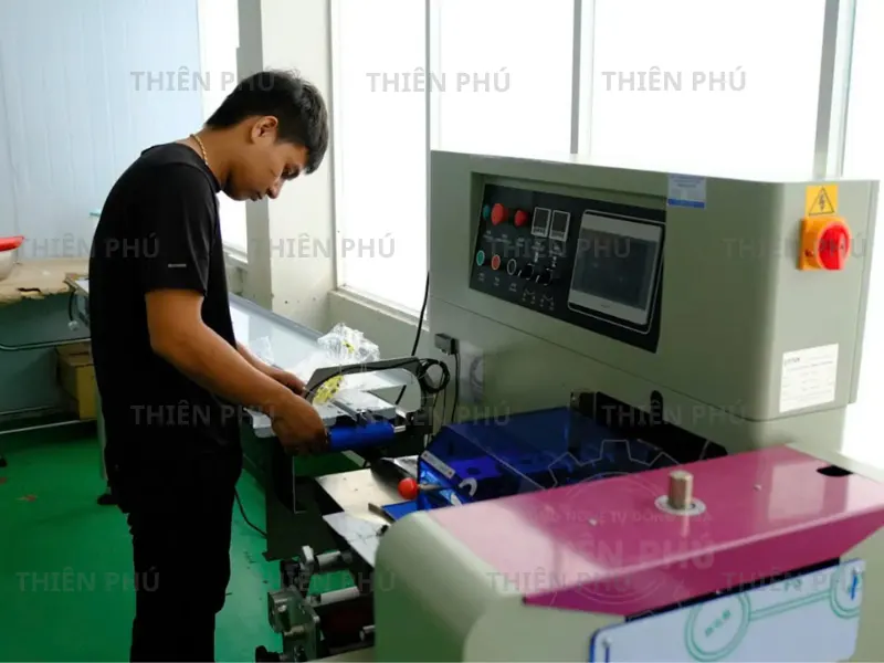bàn giao máy đóng gói nằm ngang cho công ty Cacao Trọng Đức