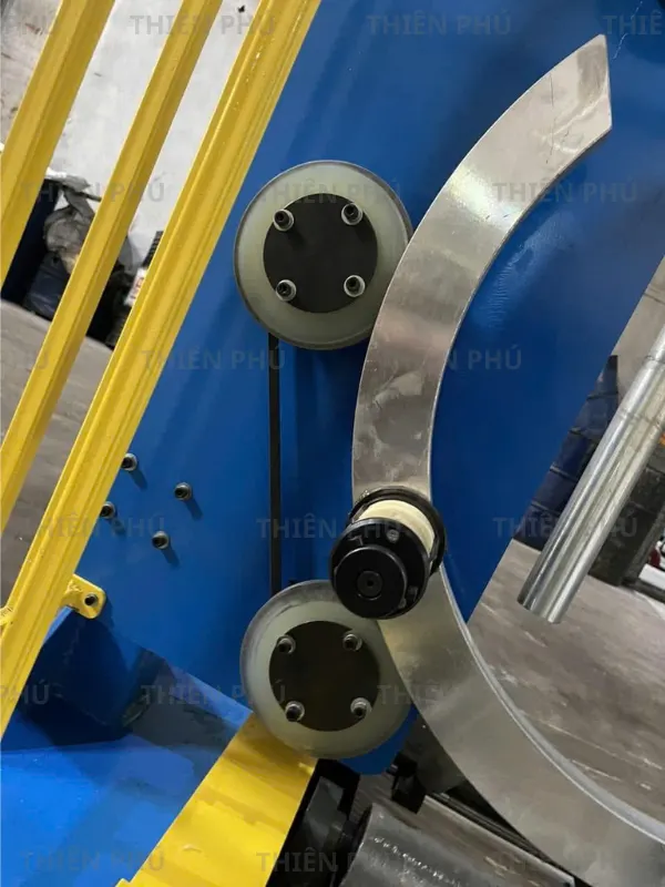 bàn giao máy quấn màng lốp xe cho công ty Công Danh