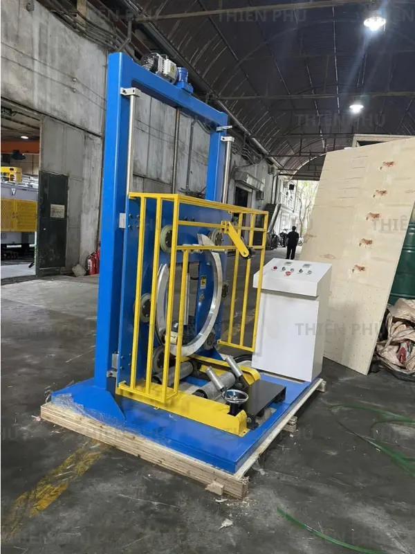 bàn giao máy quấn màng lốp xe cho công ty Công Danh