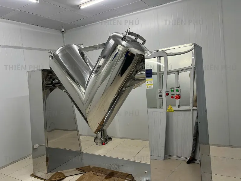 bàn giao máy trộn bột chữ V cho công ty Nông Lâm Sản HM