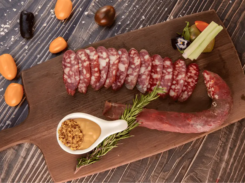 Xúc xích khô lên men với hương vị đặt trưng